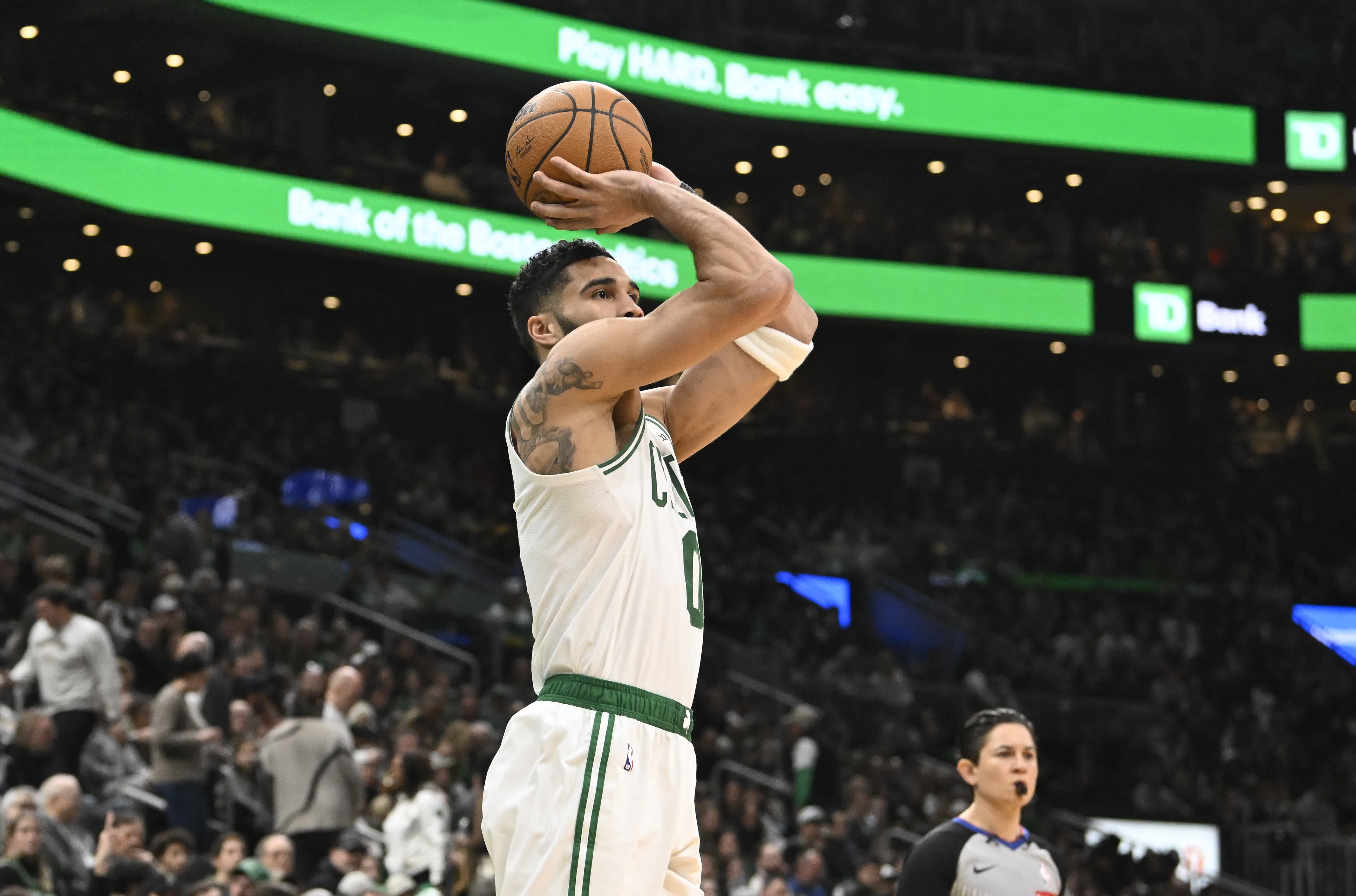 开云体育app-凯尔特人在NBA中失利英格兰,最新战报