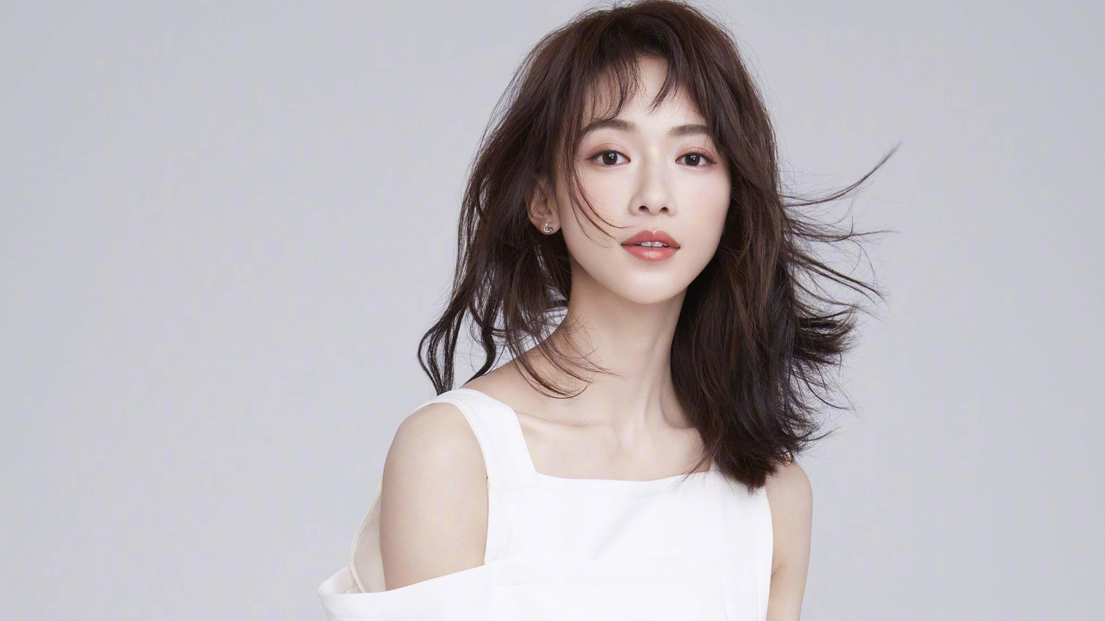 开云APP-年度争冠之夜，当轮胎印吻上绿茵场，奥斯梅恩点燃的不是赛道