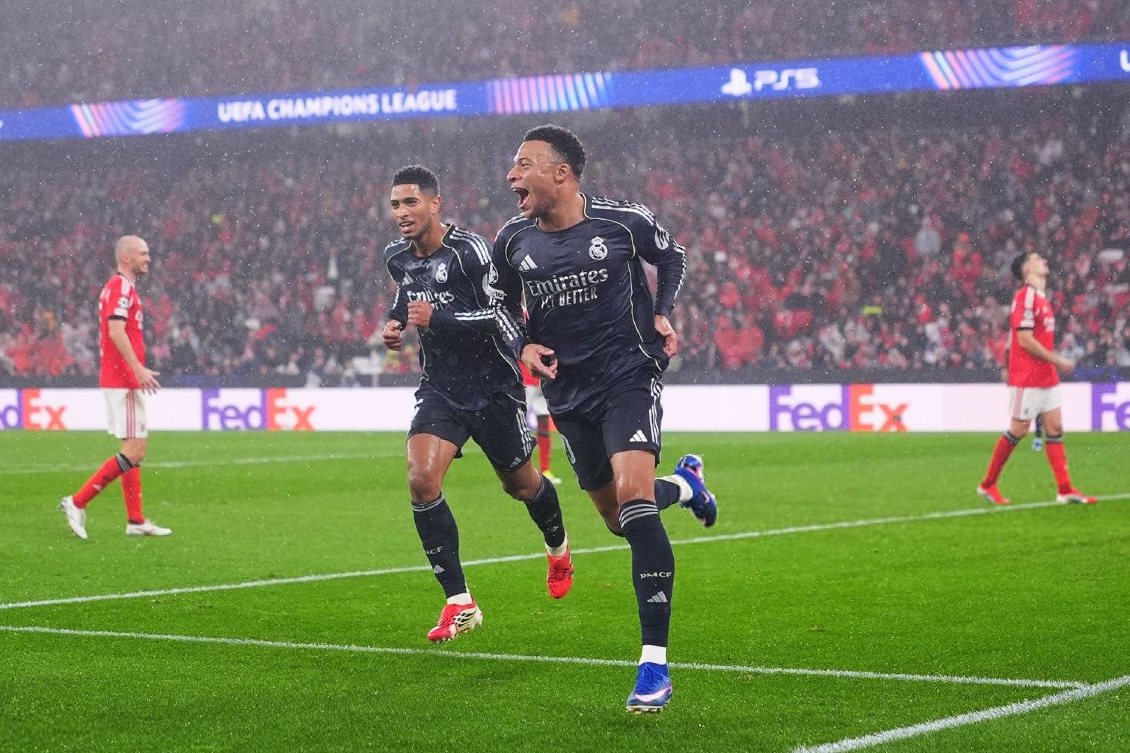 奥地利对阵皇马,范戴克统治全场 奥地利对阵皇马,范戴克统治全场