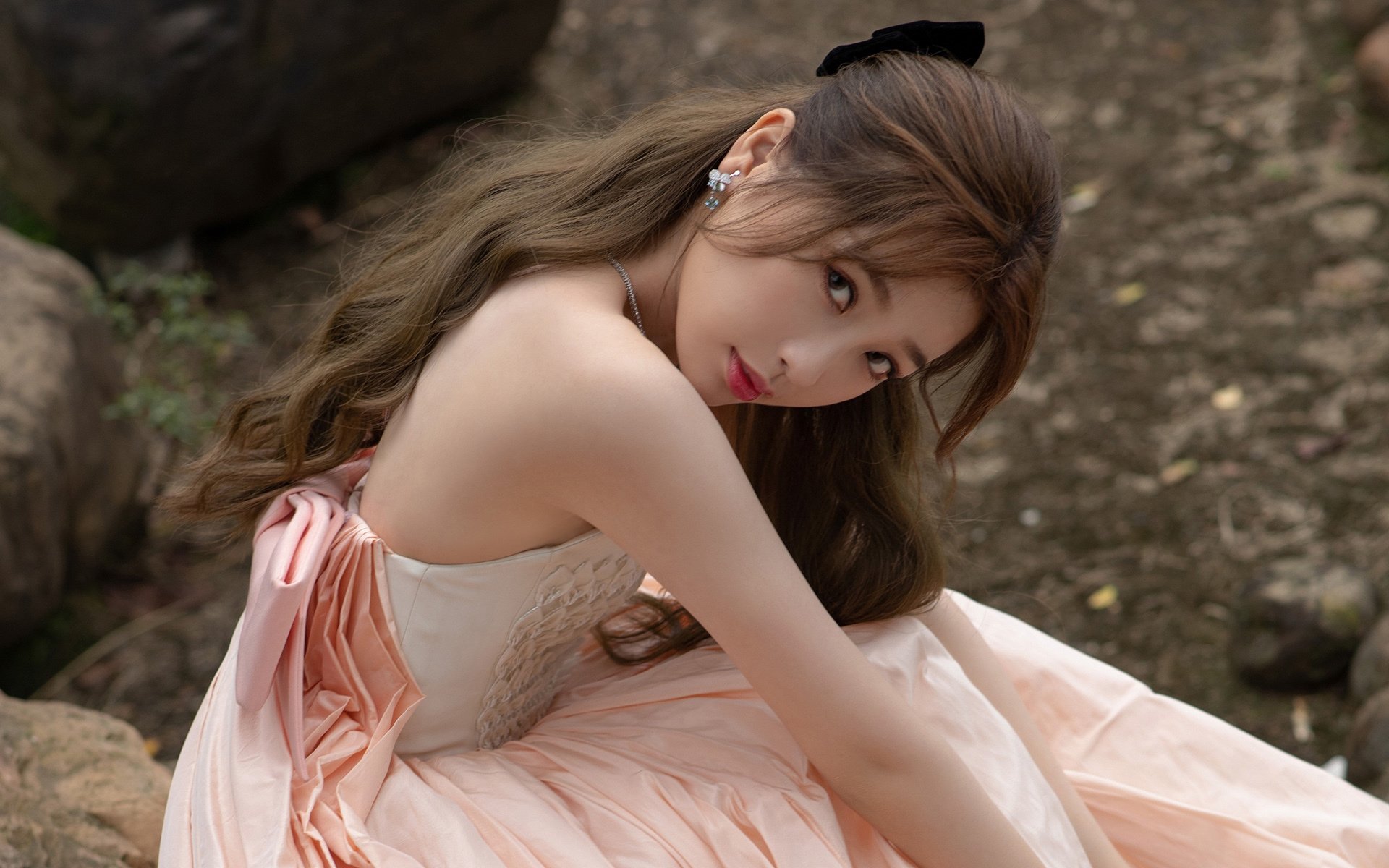 F1街道赛之夜，刹车区炸裂的光粒中，班凯罗完成巨星加冕