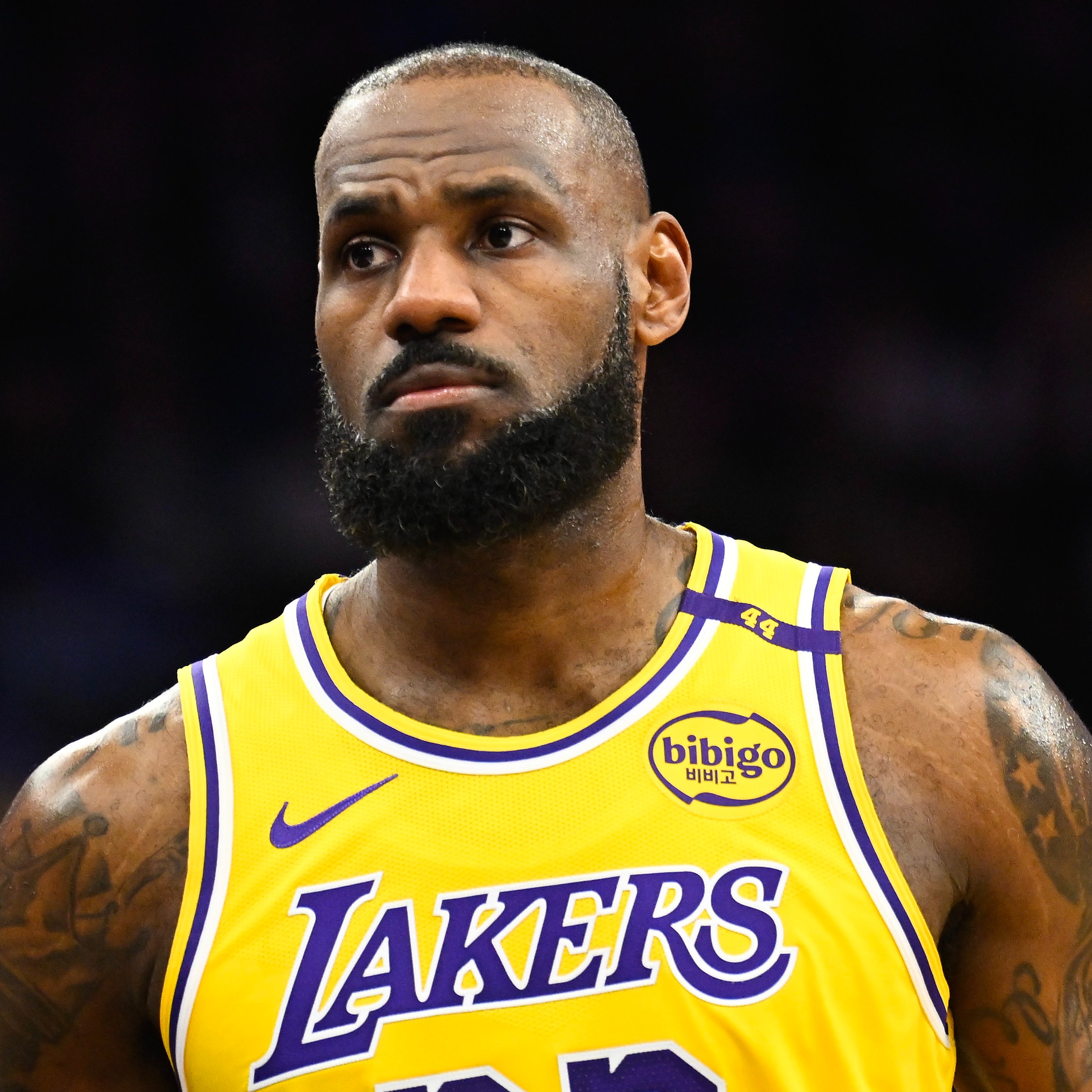 詹姆斯发挥堪称完美，骑士关键战突围76人