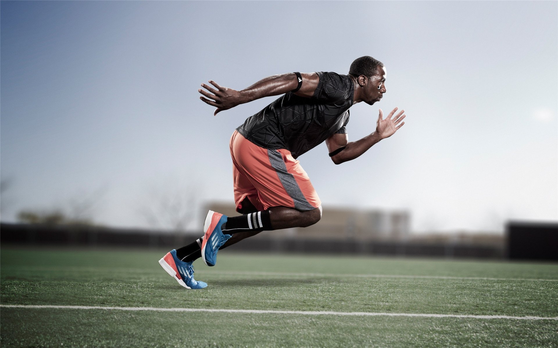 开云体育在线-风驰电掣以命运为弯，进球为注见大场面心，本泽马与F1之夜的非线性荣耀